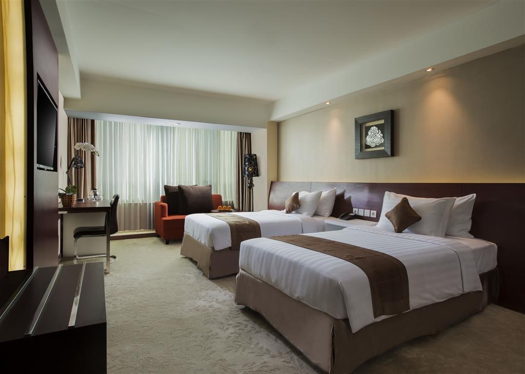 The Alana Yogyakarta Hotel And Convention Center Слеман Экстерьер фото