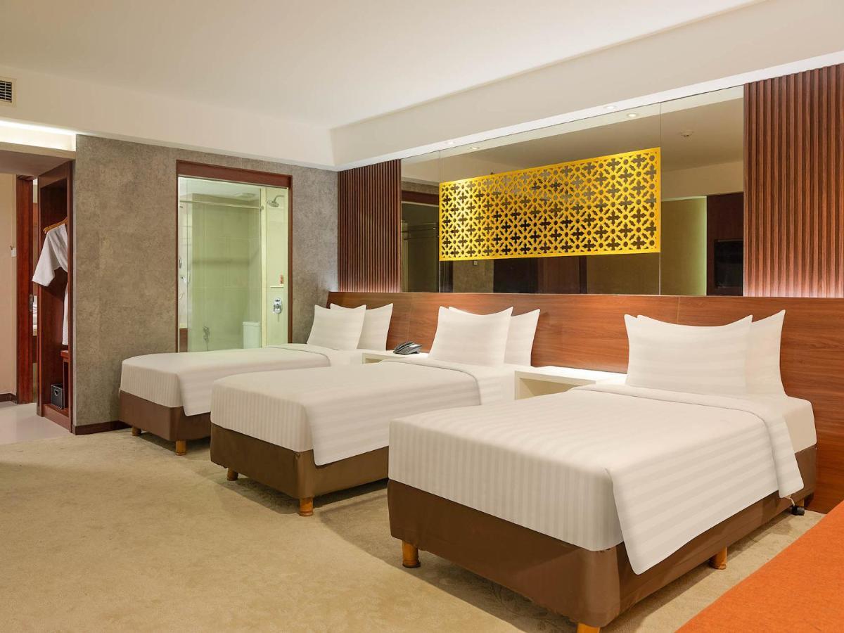 The Alana Yogyakarta Hotel And Convention Center Слеман Экстерьер фото