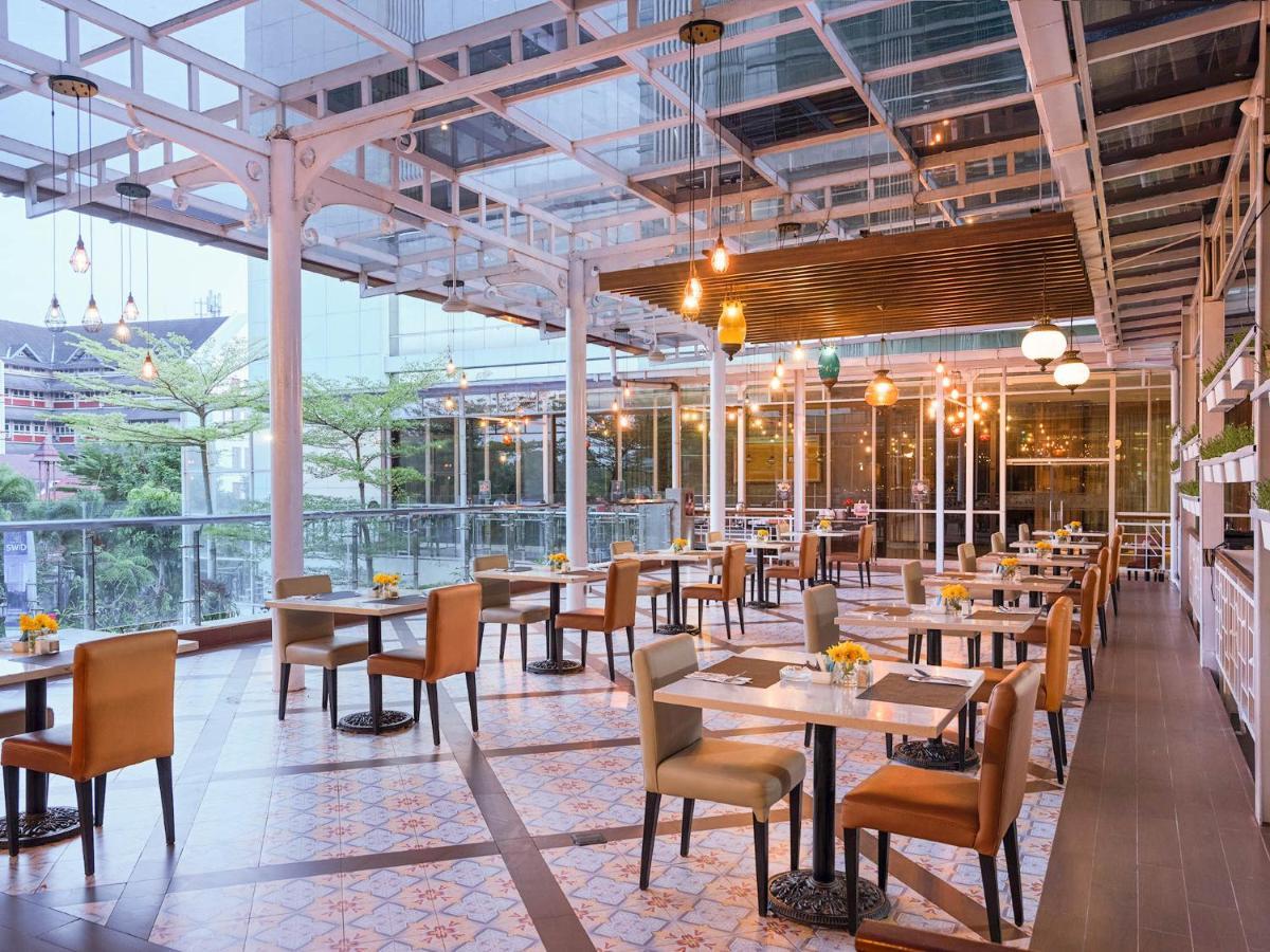 The Alana Yogyakarta Hotel And Convention Center Слеман Экстерьер фото