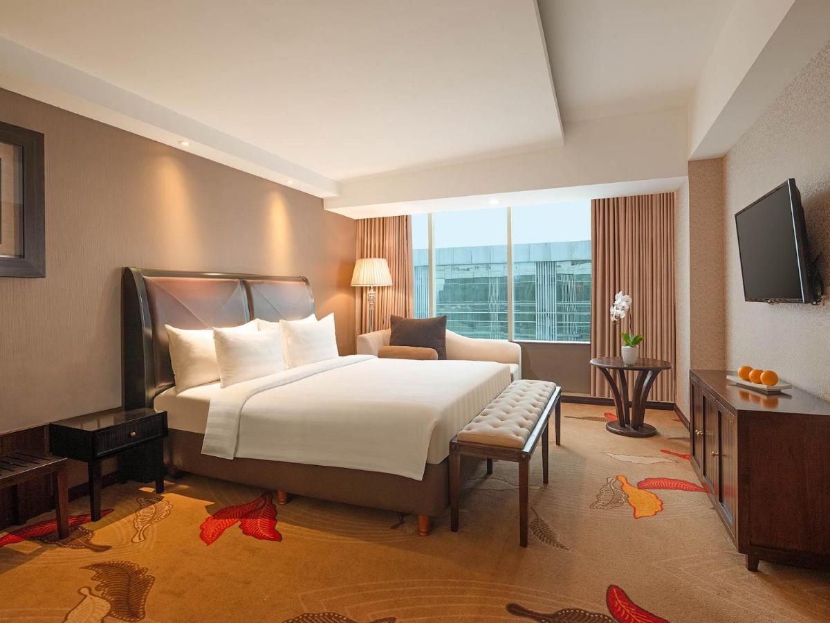 The Alana Yogyakarta Hotel And Convention Center Слеман Экстерьер фото
