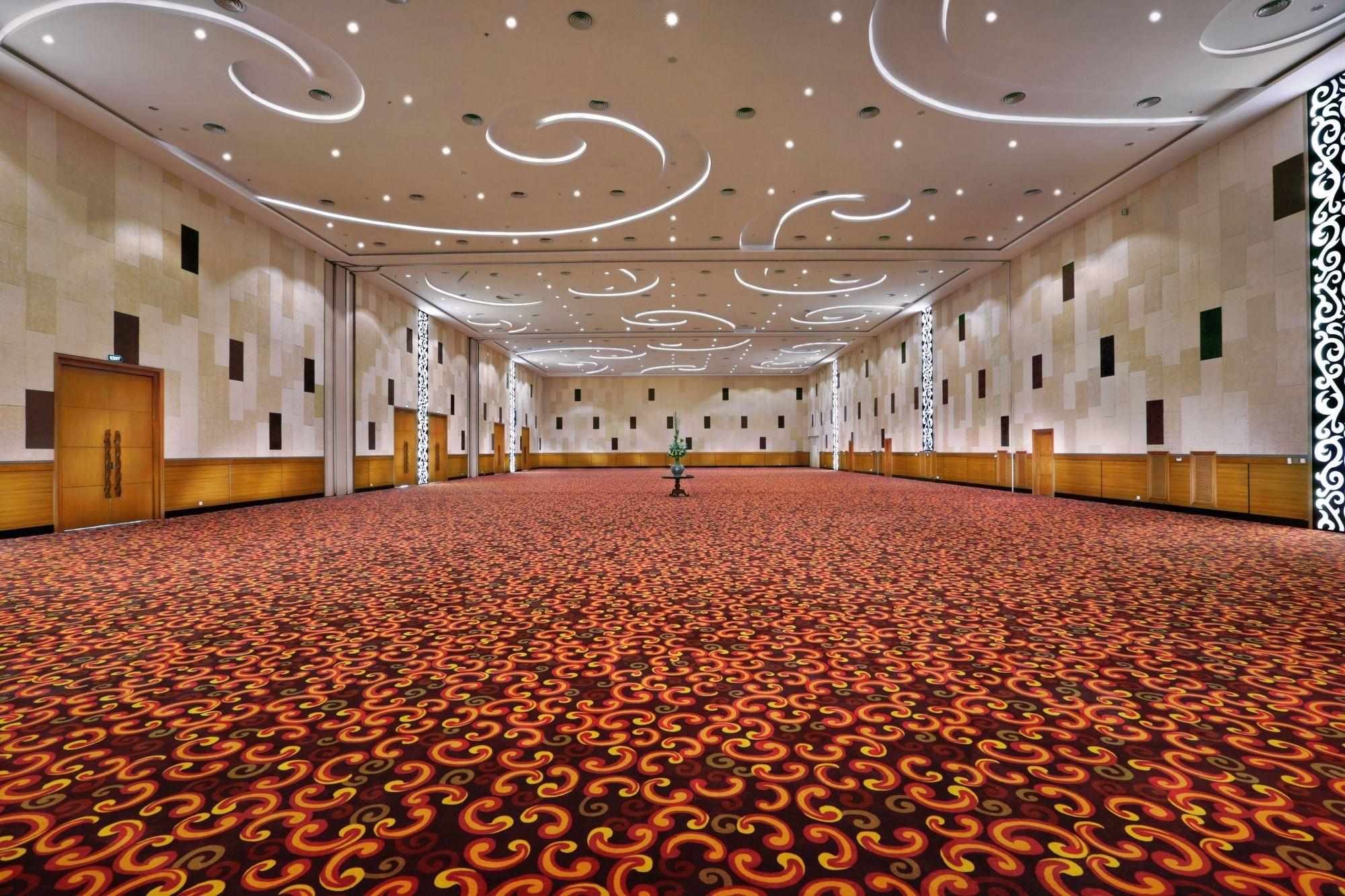 The Alana Yogyakarta Hotel And Convention Center Слеман Экстерьер фото