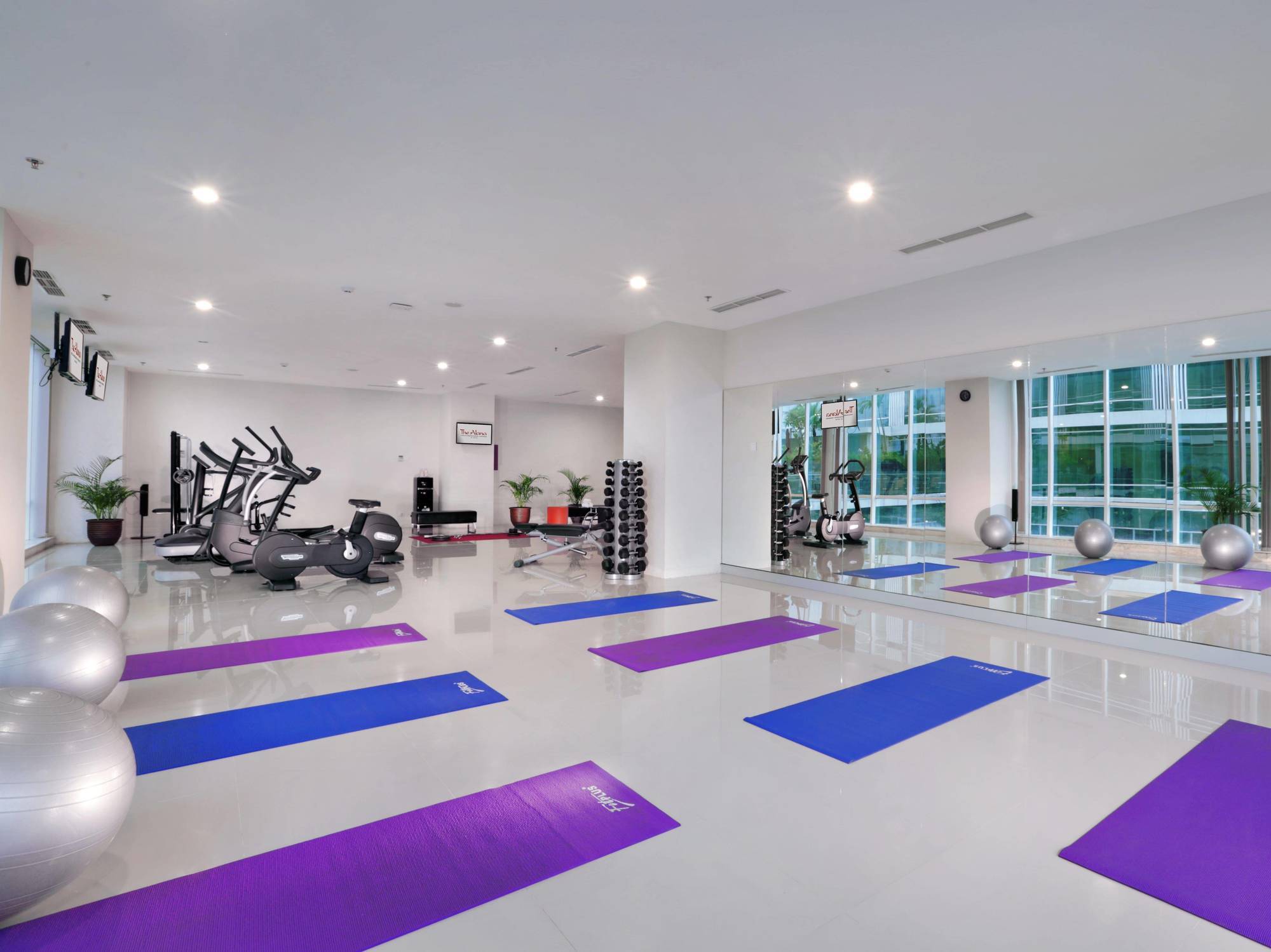 The Alana Yogyakarta Hotel And Convention Center Слеман Экстерьер фото